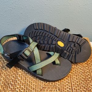 Women's. CHACO Toe Loop Sport Sandal Green Size 8 Vibram Sole
